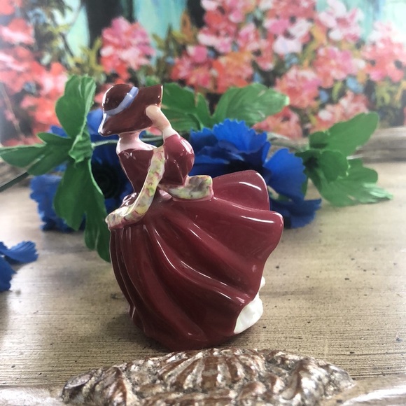 Royal Doulton “Top O’ The Hill” HN3499 Miniature - Picture 3 of 6